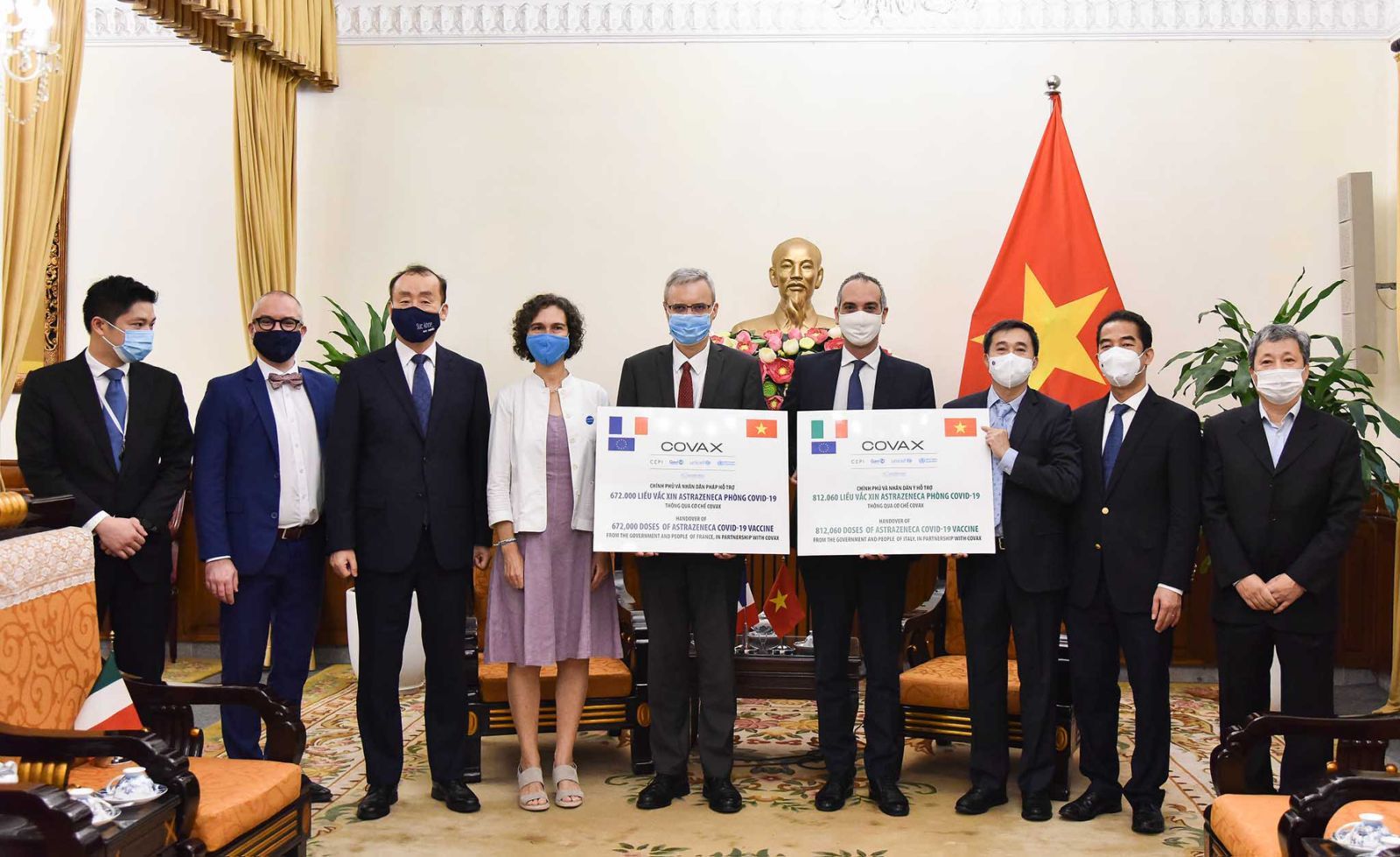 Chính phủ Pháp và Italy tài trợ cho Việt Nam 1,5 triệu liều vắc xin AstraZeneca. (Nguồn ảnh: vietnamnet.vn) 